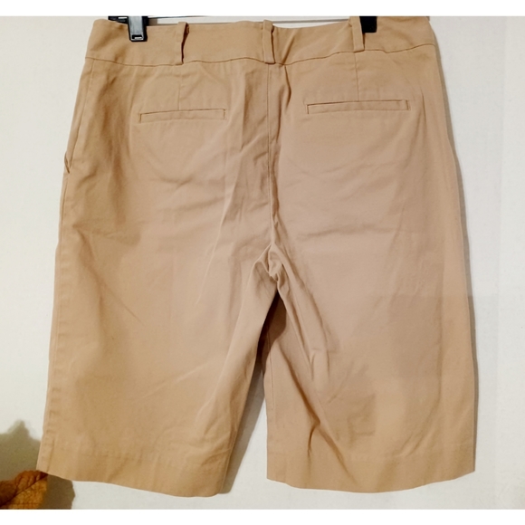 Talbot Relaxed Weekender Chino Shorts in Khaki - Picture 5 of 11